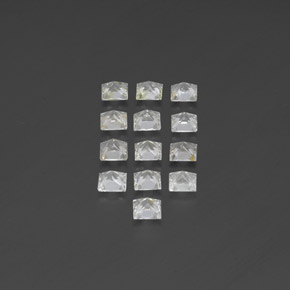 カラットの天然ホワイトトパーズ（3.5×3.5 mm・四角）