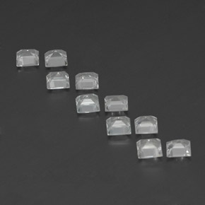 カラットの天然ホワイトトパーズ（4×4 mm・四角）