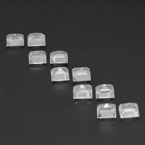 カラットの天然ホワイトトパーズ（4.2×4.1 mm・四角）