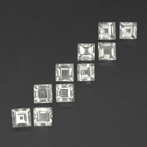 カラットの天然ホワイトトパーズ（3.9×3.9 mm・四角）