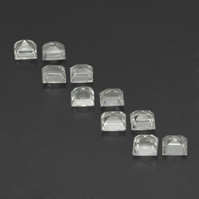 カラットの天然ホワイトトパーズ（3.9×3.9 mm・四角）
