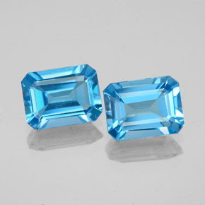 カラットの天然スイスブルートパーズ（8×6 mm・エメラルドカット）