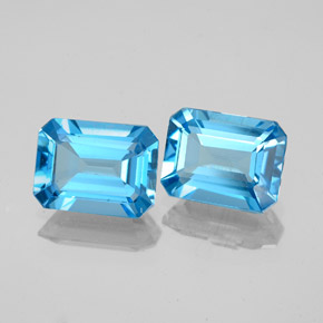 カラットの天然スイスブルートパーズ（8×6 mm・エメラルドカット）