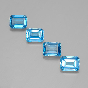 カラットの天然スイスブルートパーズ（7.9×6 mm・エメラルドカット）