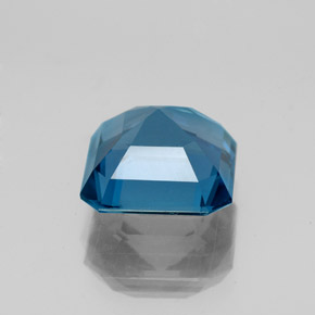 3.10カラットの天然ロンドンブルートパーズ（8.2×8.1 mm・エメラルドカット）