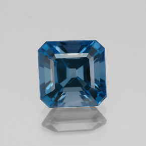 2.86カラットの天然ロンドンブルートパーズ（8.1×8.1 mm・エメラルドカット）