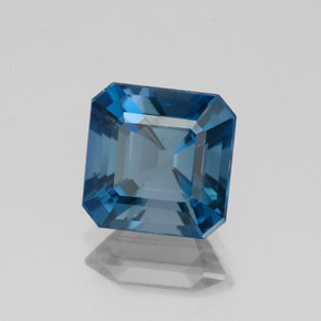 2.86カラットの天然ロンドンブルートパーズ（8.1×8.1 mm・エメラルドカット）
