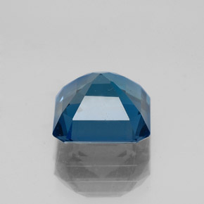 3.03カラットの天然ロンドンブルートパーズ（8.1×8.1 mm・エメラルドカット）