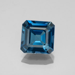 2.62カラットの天然ロンドンブルートパーズ（8.1×8.1 mm・エメラルドカット）