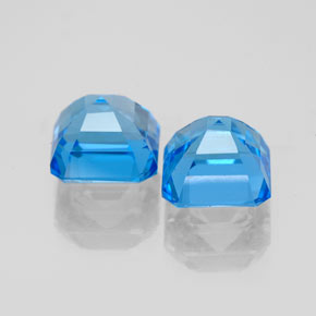 カラットの天然スイスブルートパーズ（7×7 mm・エメラルドカット）