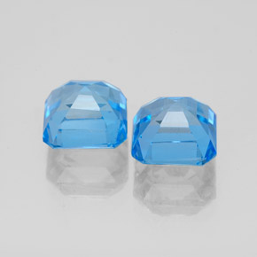カラットの天然スイスブルートパーズ（7.1×7 mm・エメラルドカット）