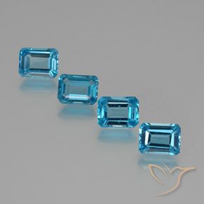 7.86カラットの天然スイスブルートパーズ（8.1×6.1 mm・エメラルドカット）