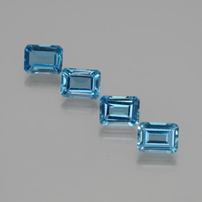 7.89カラットの天然ロンドンブルートパーズ（8.1×6 mm・エメラルドカット）
