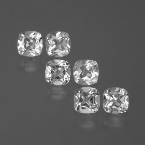 3.14カラットの天然クリアホワイトトパーズ（4.5×4.5 mm・クッションカット）