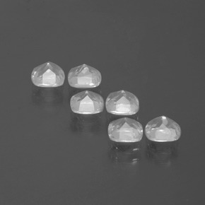 3.14カラットの天然クリアホワイトトパーズ（4.5×4.5 mm・クッションカット）