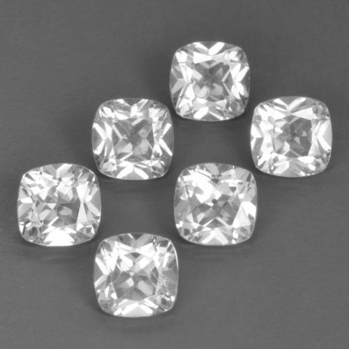 3.38カラットの天然ホワイトトパーズ（4.6×4.5 mm・クッションカット）