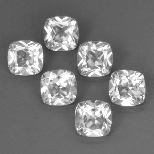 3.38カラットの天然ホワイトトパーズ（4.6×4.5 mm・クッションカット）