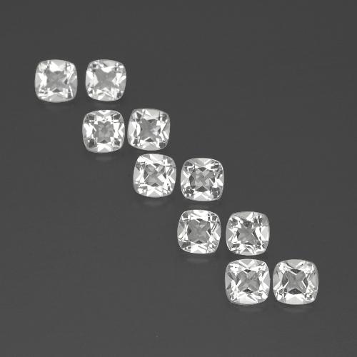 4.80カラットの天然ホワイトトパーズ（4.6×4.6 mm・クッションカット）