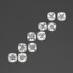 4.80カラットの天然ホワイトトパーズ（4.6×4.6 mm・クッションカット）