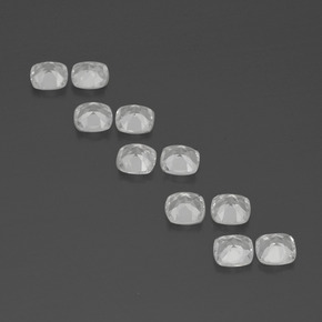 4.80カラットの天然ホワイトトパーズ（4.6×4.6 mm・クッションカット）