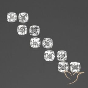 4.89カラットの天然ホワイトトパーズ（4.6×4.5 mm・クッションカット）