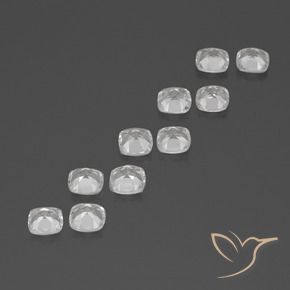 4.89カラットの天然ホワイトトパーズ（4.6×4.5 mm・クッションカット）
