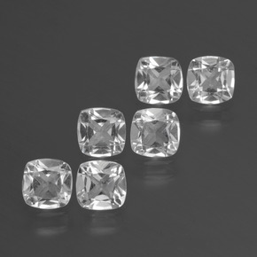 2.64カラットの天然クリアホワイトトパーズ（4.6×4.6 mm・クッションカット）