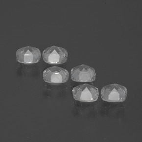 2.64カラットの天然クリアホワイトトパーズ（4.6×4.6 mm・クッションカット）