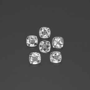 2.92カラットの天然クリアホワイトトパーズ（4.6×4.6 mm・クッションカット）