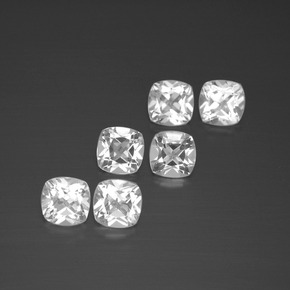 3.14カラットの天然ホワイトトパーズ（4.6×4.6 mm・クッションカット）