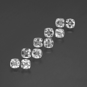 4.37カラットの天然クリアホワイトトパーズ（4.6×4.6 mm・クッションカット）