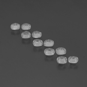 4.37カラットの天然クリアホワイトトパーズ（4.6×4.6 mm・クッションカット）