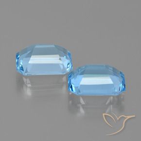 5.30カラットの天然スカイブルートパーズ（9.1×7.1 mm・エメラルドカット）