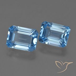 4.64カラットの天然スイスブルートパーズ（8.6×6.5 mm・エメラルドカット）