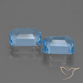 4.64カラットの天然スイスブルートパーズ（8.6×6.5 mm・エメラルドカット）