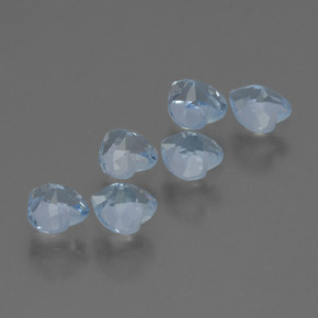 1.94カラットの天然スカイブルートパーズ（4.2×4.1 mm・ハート型）