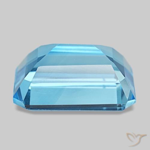 15.71カラットの天然スイスブルートパーズ（16.1×12 mm・エメラルドカット）