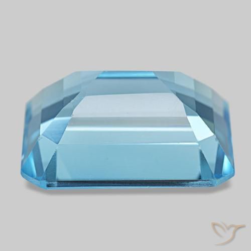 15.85カラットの天然スイスブルートパーズ（16.3×12.1 mm・エメラルドカット）