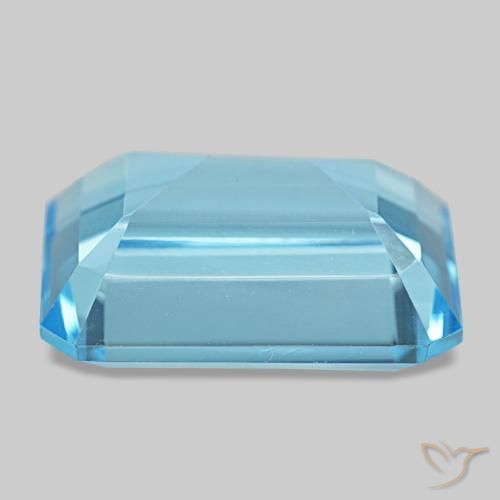 14.58カラットの天然スイスブルートパーズ（16.1×12 mm・エメラルドカット）