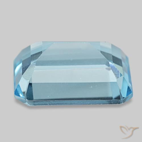14.56カラットの天然スイスブルートパーズ（16×12.1 mm・エメラルドカット）