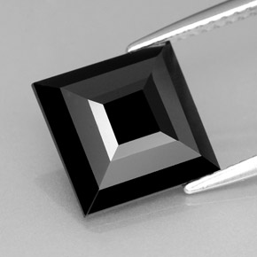 3.06カラットの天然黒トルマリン（9.6×9.5 mm・四角）