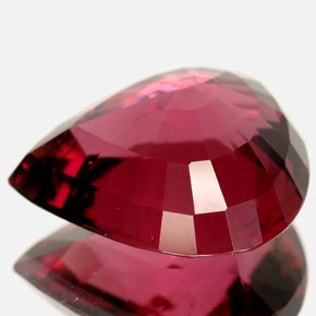 7.68カラットの天然ピンクレッドトルマリン（14.2×13.8 mm・洋梨の形）