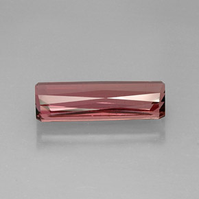 11.68カラットの天然ピンクローズトルマリン（21.4×8.2 mm・エメラルドカット）