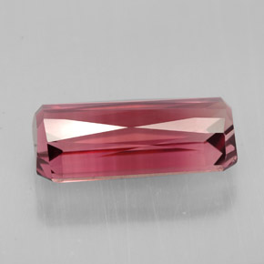 3.75カラットの天然マルチピンクトルマリン（13.2×6.3 mm・エメラルドカット）
