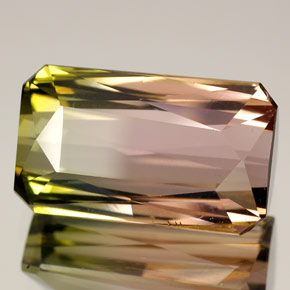 11.84カラットの天然ウォーターメロントルマリン（16.6×9.8 mm・エメラルドカット）