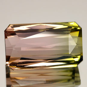 11.84カラットの天然ウォーターメロントルマリン（16.6×9.8 mm・エメラルドカット）