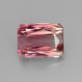 2.27カラットの天然マルチピンクトルマリン（8.2×6.1 mm・エメラルドカット）