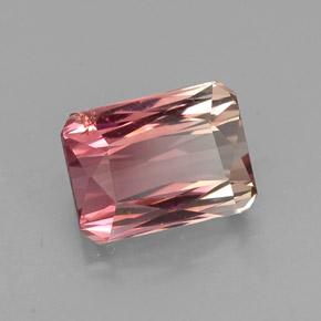 2.27カラットの天然マルチピンクトルマリン（8.2×6.1 mm・エメラルドカット）