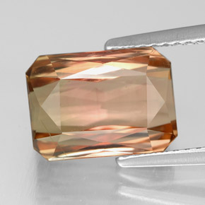 5.23カラットの天然マルチカラートルマリン（10.9×8 mm・エメラルドカット）