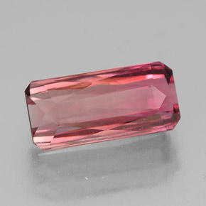 3.00カラットの天然マルチピンクトルマリン（11.6×5.4 mm・エメラルドカット）